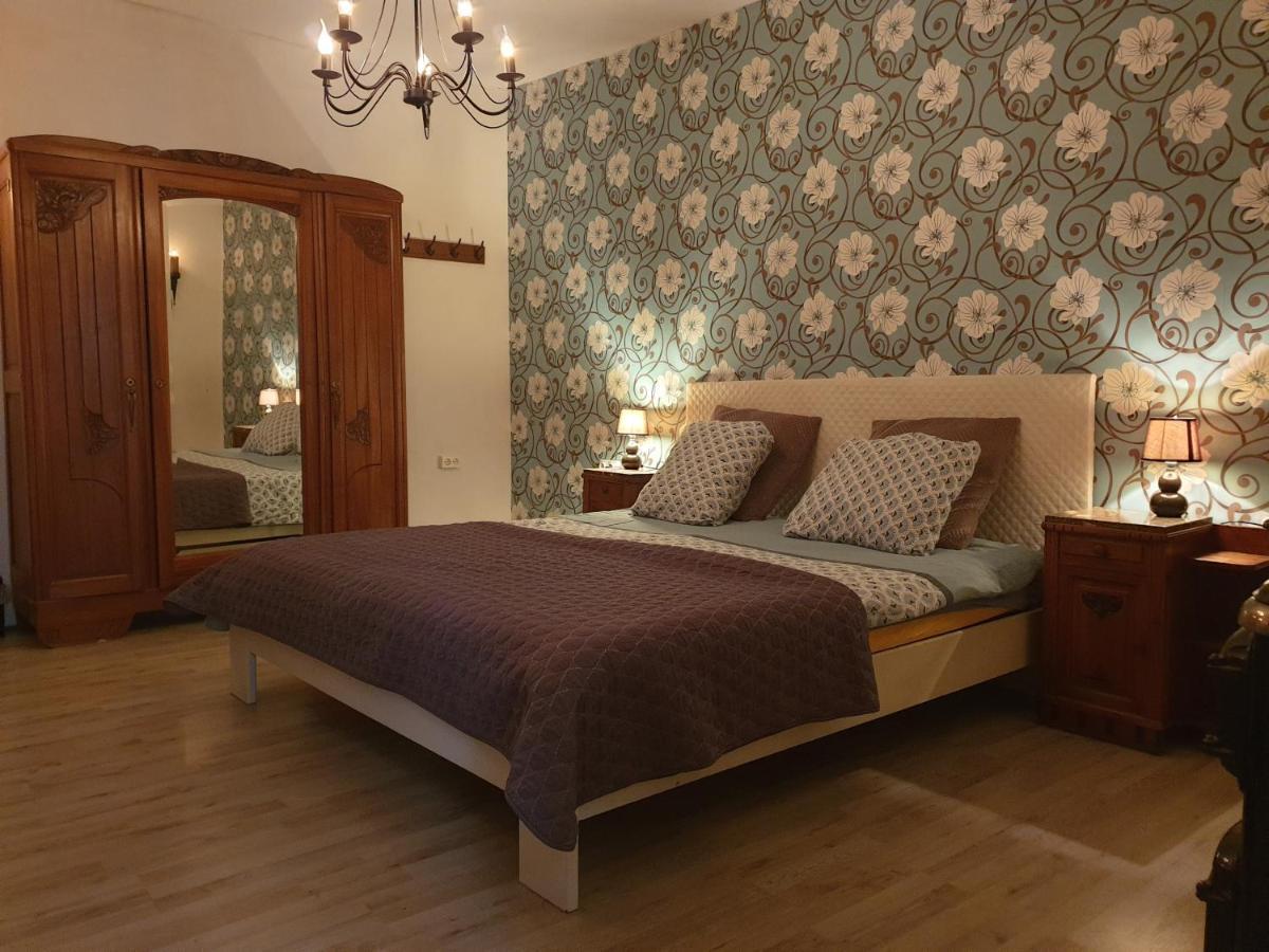 De Oude Pastorie Bed & Breakfast La Celle-En-Morvan Exterior foto